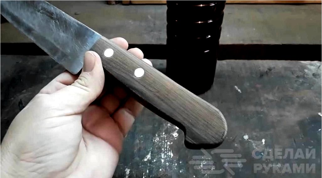 Hogyan készítsünk fafogantyút konyhai késhez