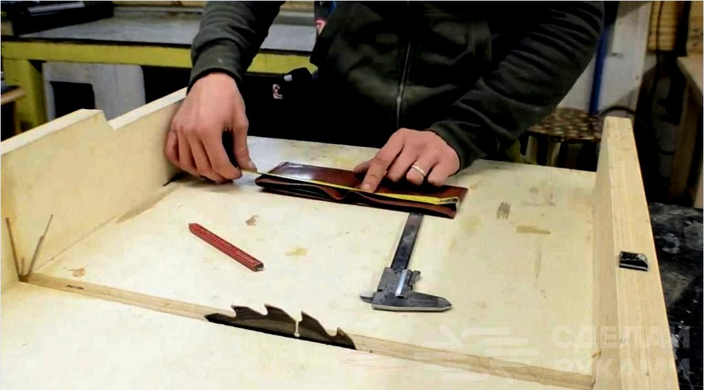 Hogyan készítsünk egy fából készült pénztárcát saját kezével
