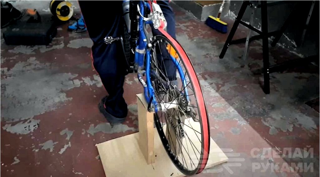 Hogyan készítsünk otthoni szobakerékpárt kerékpárból?