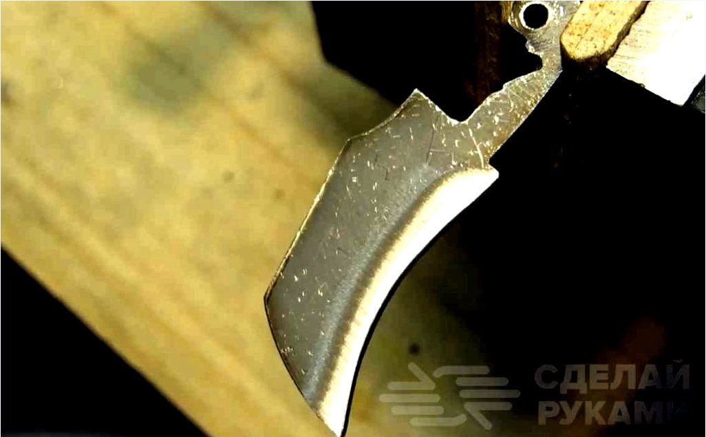 Hogyan készíthetünk kompakt összecsukható kést egy CO2 kannából?