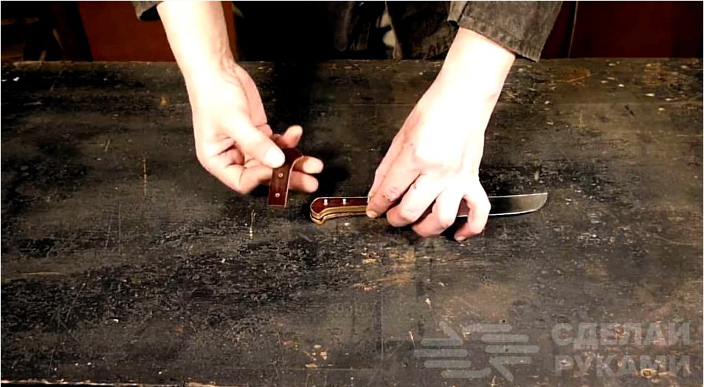 Hogyan készítsünk egy gyönyörű fogantyút egy régi késhez