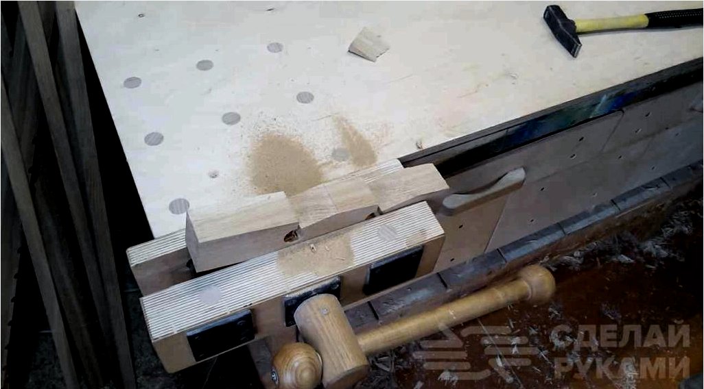 Hogyan készítsünk kerek fadarabot egy jig-rel