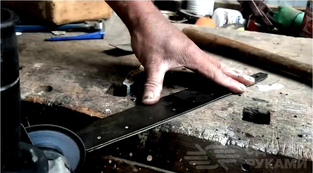 Hogyan készítsünk eredeti kést láncfűrész gumiabroncsból?