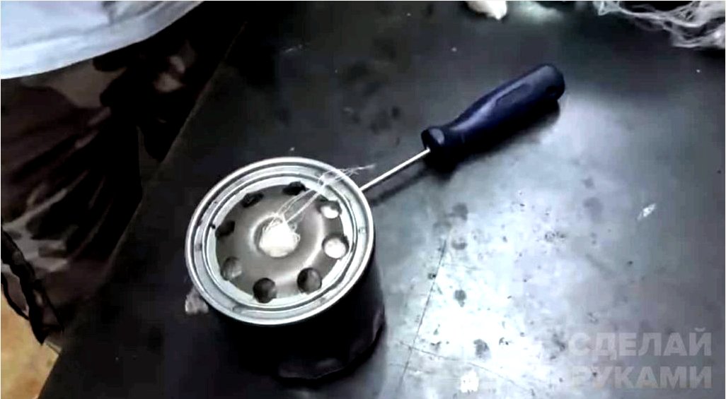 Hogyan készítsünk kemping mini kályhát autóolaj-szűrőből