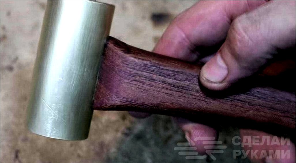 Hogyan készítsünk egy egyszerű bronzkalapácsot cédrus fogantyúval