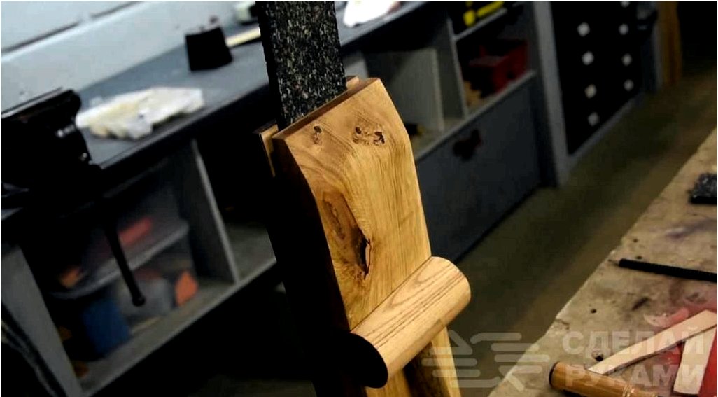 Hogyan készítsünk egy egyszerű fából készült bőr klipet