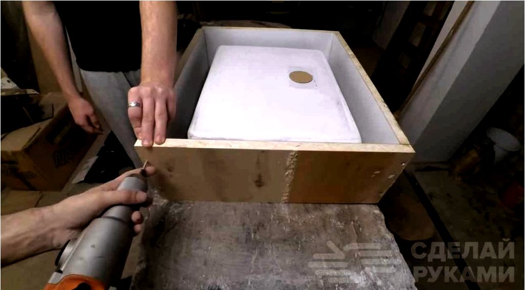 Hogyan készítsünk egy egyszerű beton mosogatót saját kezével