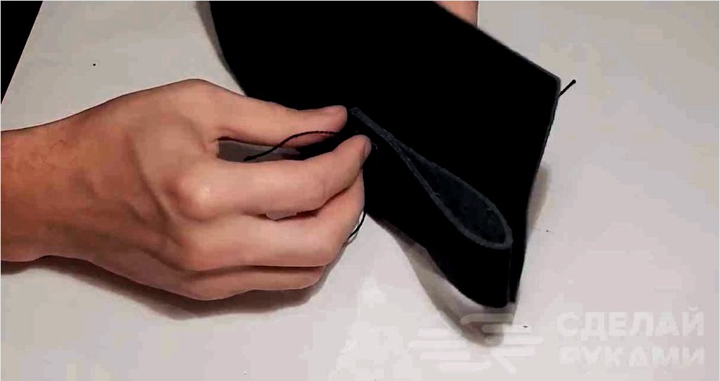 Hogyan készítsünk egyszerű köpenyt műbőr késhez