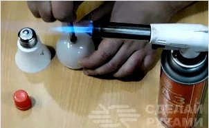 Hogyan készítsen aljzatot egy LED-izzóból?