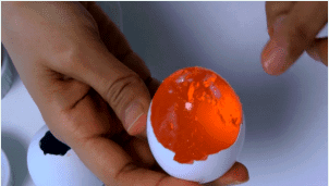 Hogyan készítsünk színes zselés tojásokat saját kezével