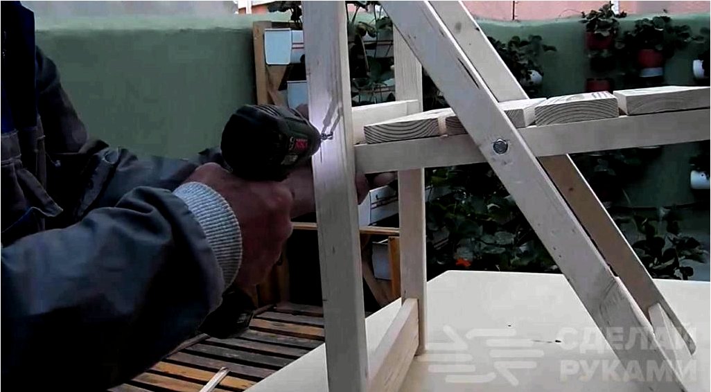 Hogyan készítsünk összecsukható fa széket saját kezével