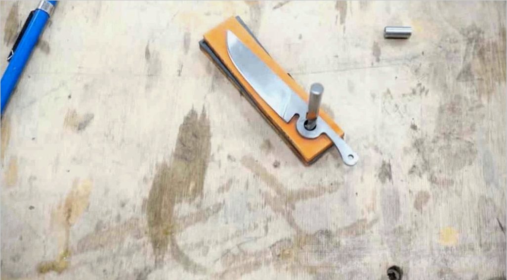 Hogyan készíthető összecsukható mini kés régi ollóból
