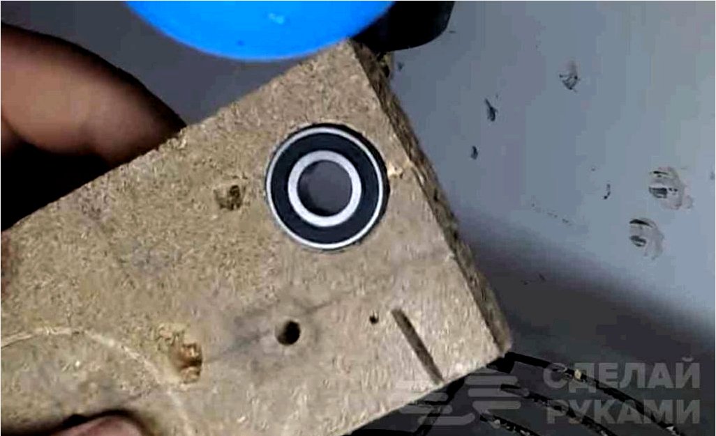 Hogyan készítsünk egy rétegelt lemez tárcsát egy fúrógépen