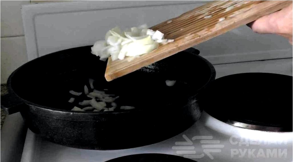 Hogyan lehet megtisztítani az égett zsírt a serpenyőktől: Hasznos konyhai csapkodások