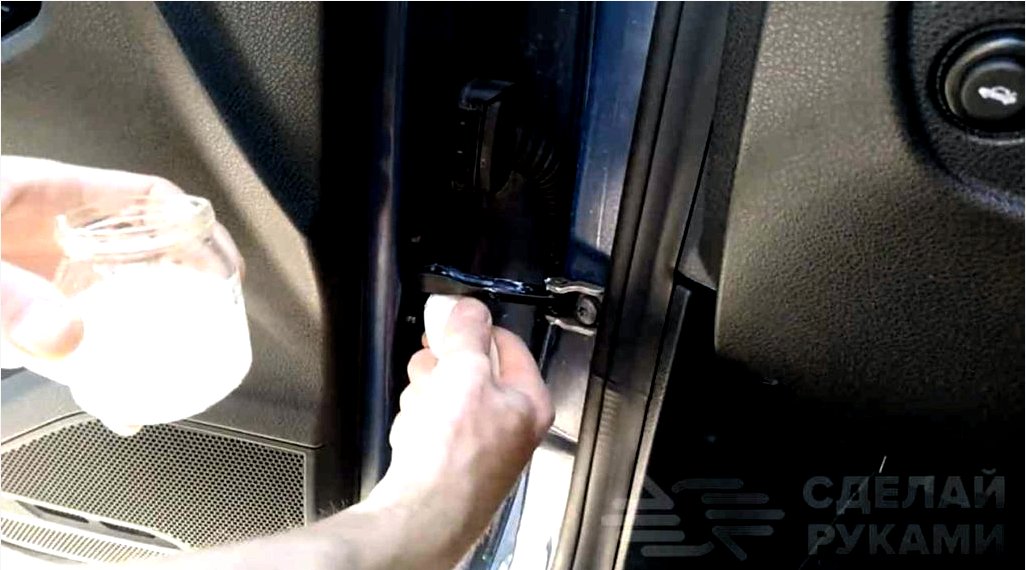 Hogyan lehet kiküszöbölni az autóban a kinyíló ajtók "hatását"