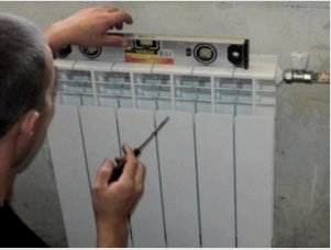 Fűtési radiátorok felszerelése - áttekintés + lépésről lépésre