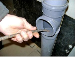 Eldugult WC: univerzális módszerek a probléma megoldására - háztartási tisztítószerek