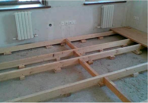 Saját házunkkal javítottuk meg a ház fa fatuskóin a padlókat - áttekintés