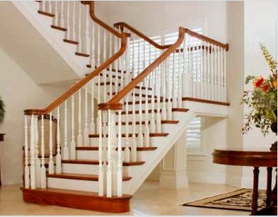 Milyen típusú lépcső lép fel a második emeletre vagy a tetőtérre egy magánházban: fából vagy fémből, konstrukciók