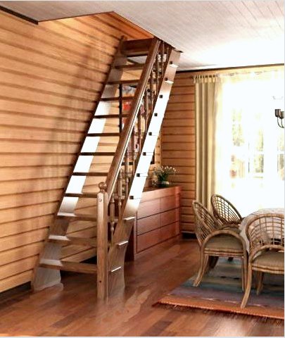 Hogyan készítsünk egy tetőtéri lépcsőt a házban a tetőtérre vagy a második emeletre: Lépésről lépésre