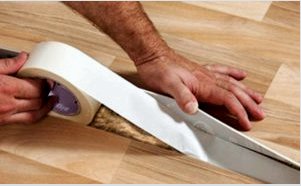 Hogyan lehet linóleumot fektetni a ház fapadlóján, saját kezével rétegelt lemezre és ragasztóra - áttekintés