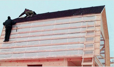Hogyan lehet saját kezével elrendezni egy ondulin tetőt egy házhoz: lépésről lépésre