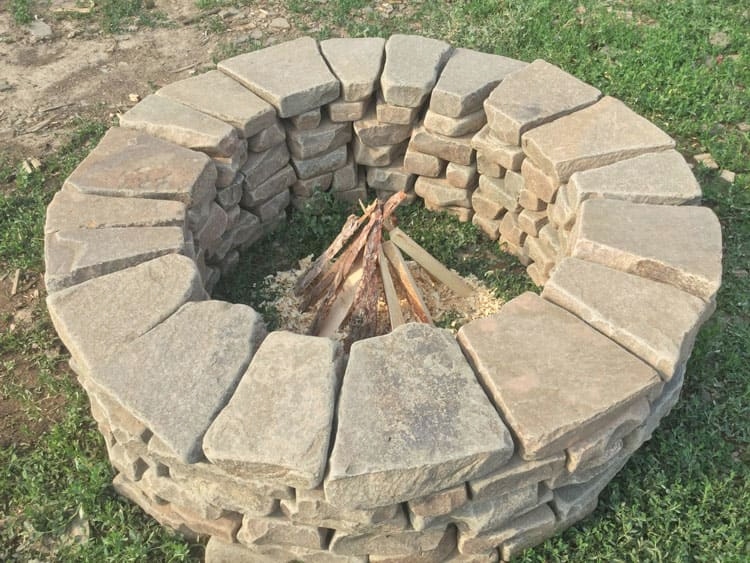 Hogyan készítsünk kövekből tűzrakóhelyet