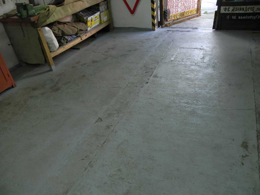 Régi betonpadló saját kezű javítása egy garázsban