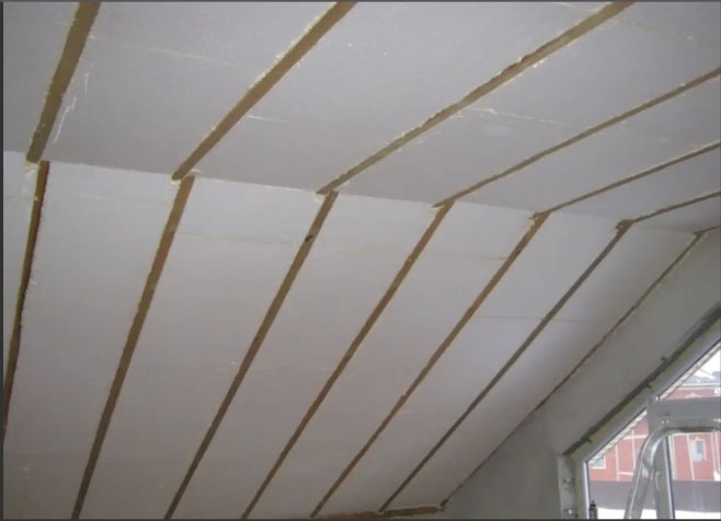 Hogyan kell megfelelően szigetelni a tetőt egy faházban