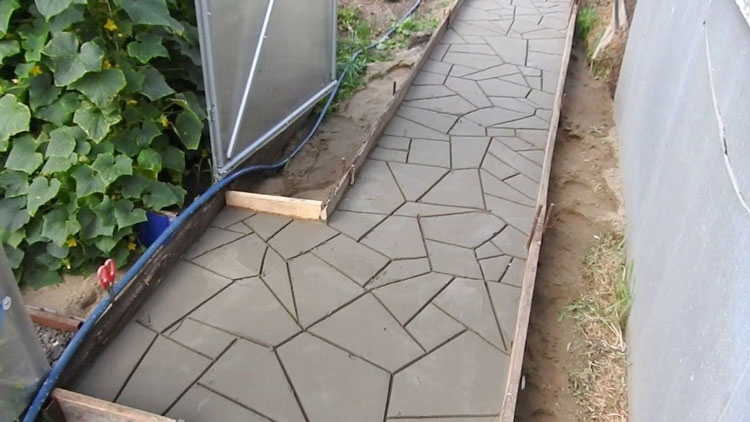 Hogyan készítsünk beton kerti utat