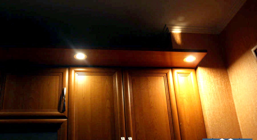Konyhai világítás: opciók, LED, halogén, lumineszcens