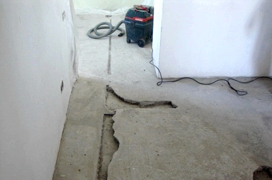 A padlólapok lerakásának szabályai: a padlóhibák felmérése, a padló előkészítése a lerakásra, a munkavégzés szabályai