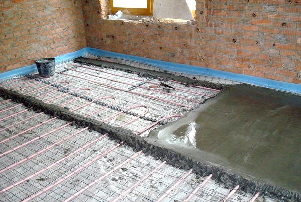 Meleg padló melyik jobb: víz- és elektromos padlófűtés összehasonlítása, lehetséges alkalmazási helyek, elfogadható padlóburkolatok