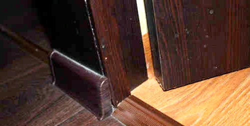 Hogyan lehet laminált padlót bevinni az ajtókeret alá – laminált padló lerakása az ajtónyílásba