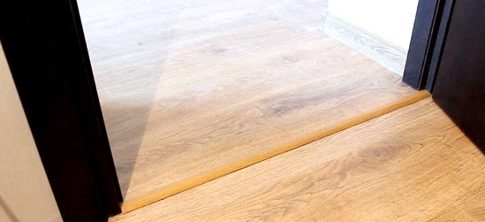 Hogyan lehet laminált padlót bevinni az ajtókeret alá - laminált padló lerakása az ajtónyílásba