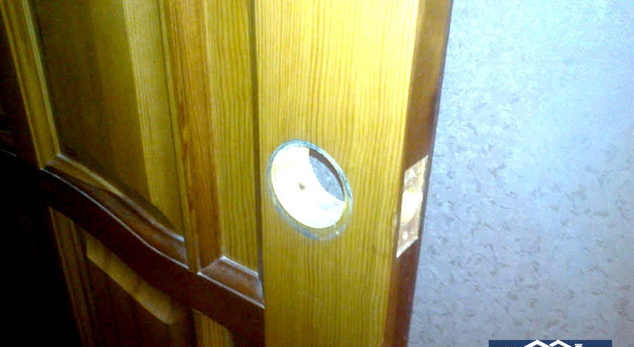A kilincs cseréje a belső ajtóban