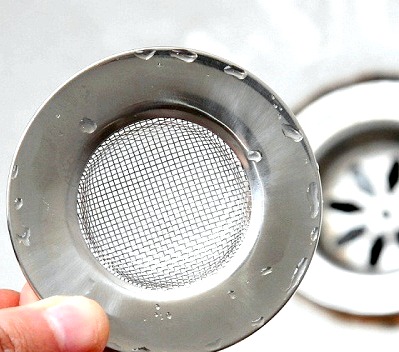 Hogyan tisztítsuk meg a mosogatót az eltömődéstől: a szifon tisztítása, tisztítás szódabikarbónával és ecettel