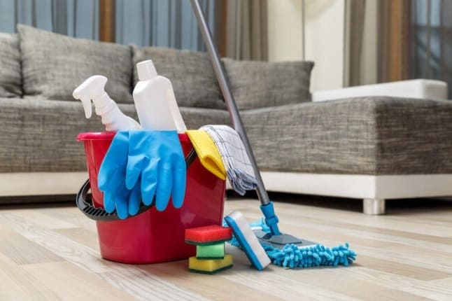 Hogyan tisztítsuk a vinil padlót károsodás nélkül?