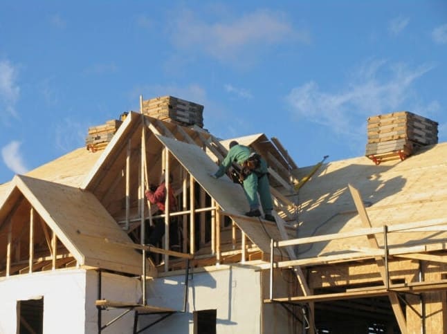 6 Fontos dolog, amit a háztulajdonosoknak tudniuk kell a tető dőlésszögéről