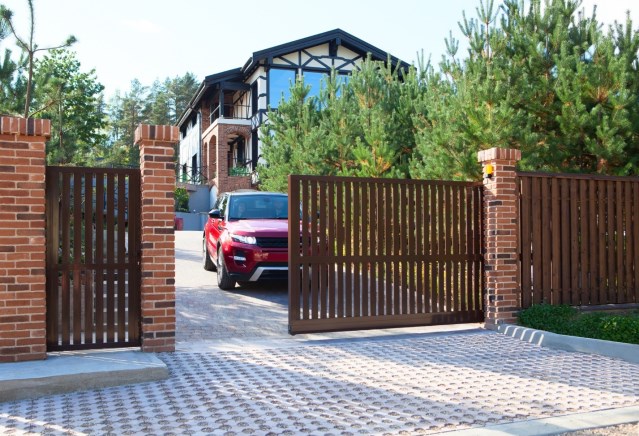 Hogyan válasszuk ki a bejárati kaput egy vidéki házhoz? - szakértői tanács