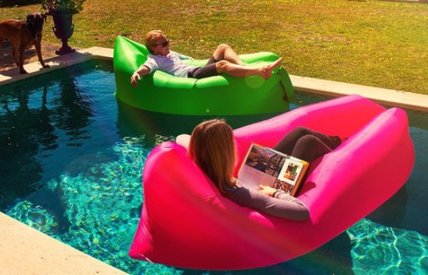Lamzac Hangout (Lamzac) - felfújható kanapé, kanapé szék és függőágy egy dologban!
