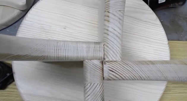 Hogyan készítsünk fából készült székletet: ötletek és példa az önszerelésre