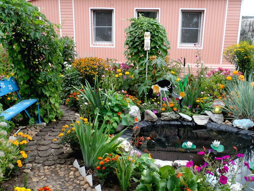 Hogyan rendezhet el egy gyönyörű előkertet a ház előtt a saját kezével?