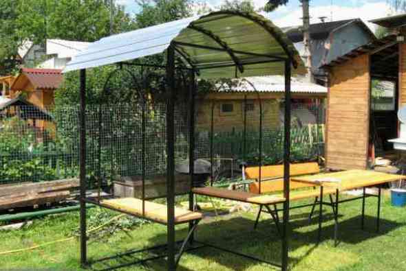 Braziers tetővel egy nyári rezidenciához: példák és barkácsolás