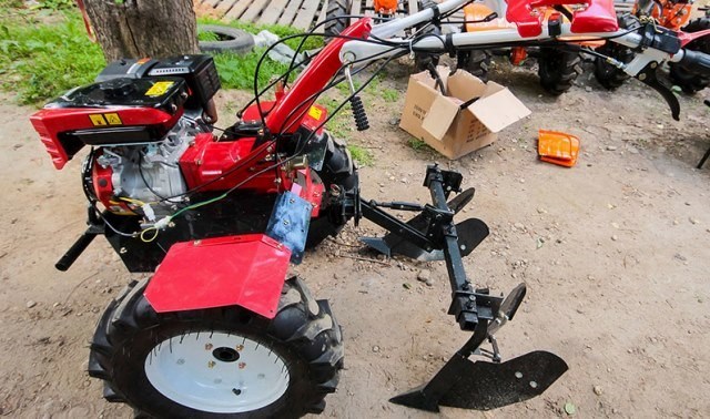A járható traktor tartozékai: típusai és alkalmazásai