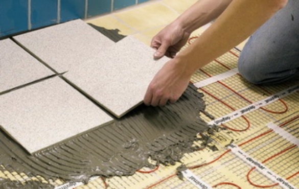 Fűtőszőnyegek padlófűtéshez: beépítés csempe alá és csatlakozás