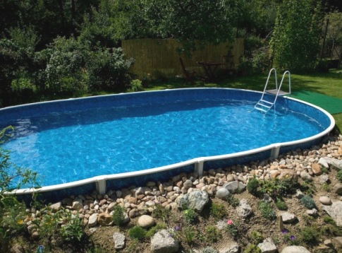 Válasszon egy olcsó medencét egy nyári rezidenciához