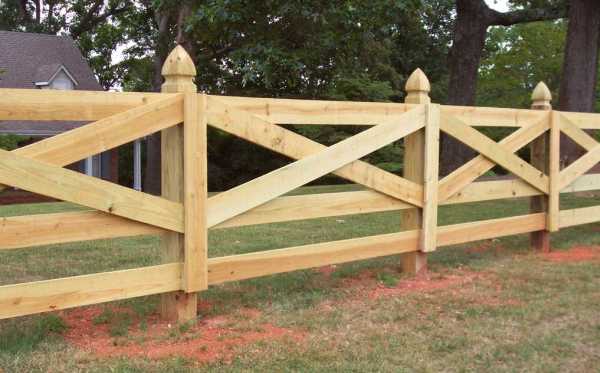 Mit lehet olcsó kerítést készíteni egy nyári rezidenciához?