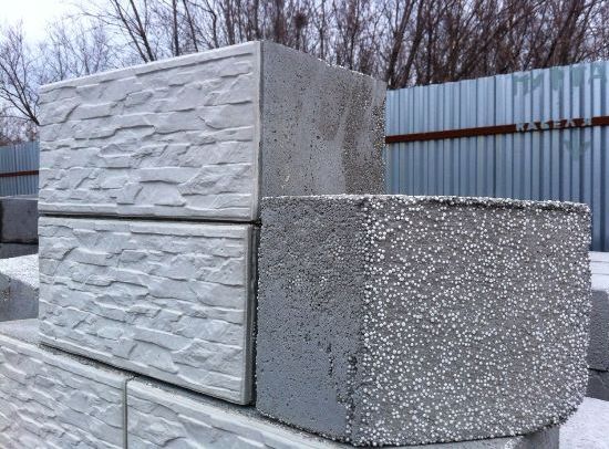 Polisztirol betontömbök: jellemzők, előnyök és hátrányok, méretek és árak