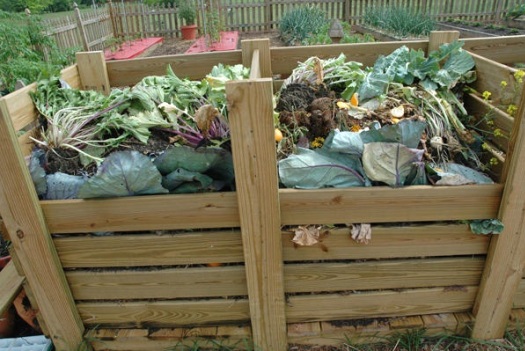 DIY kerti komposztáló az országban